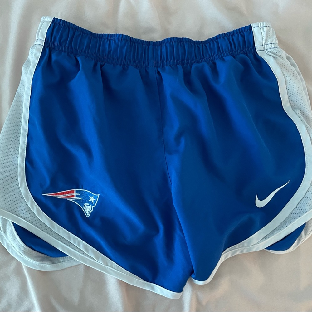 nike shorts size small